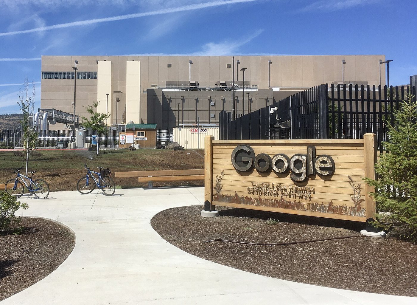 Google data center building